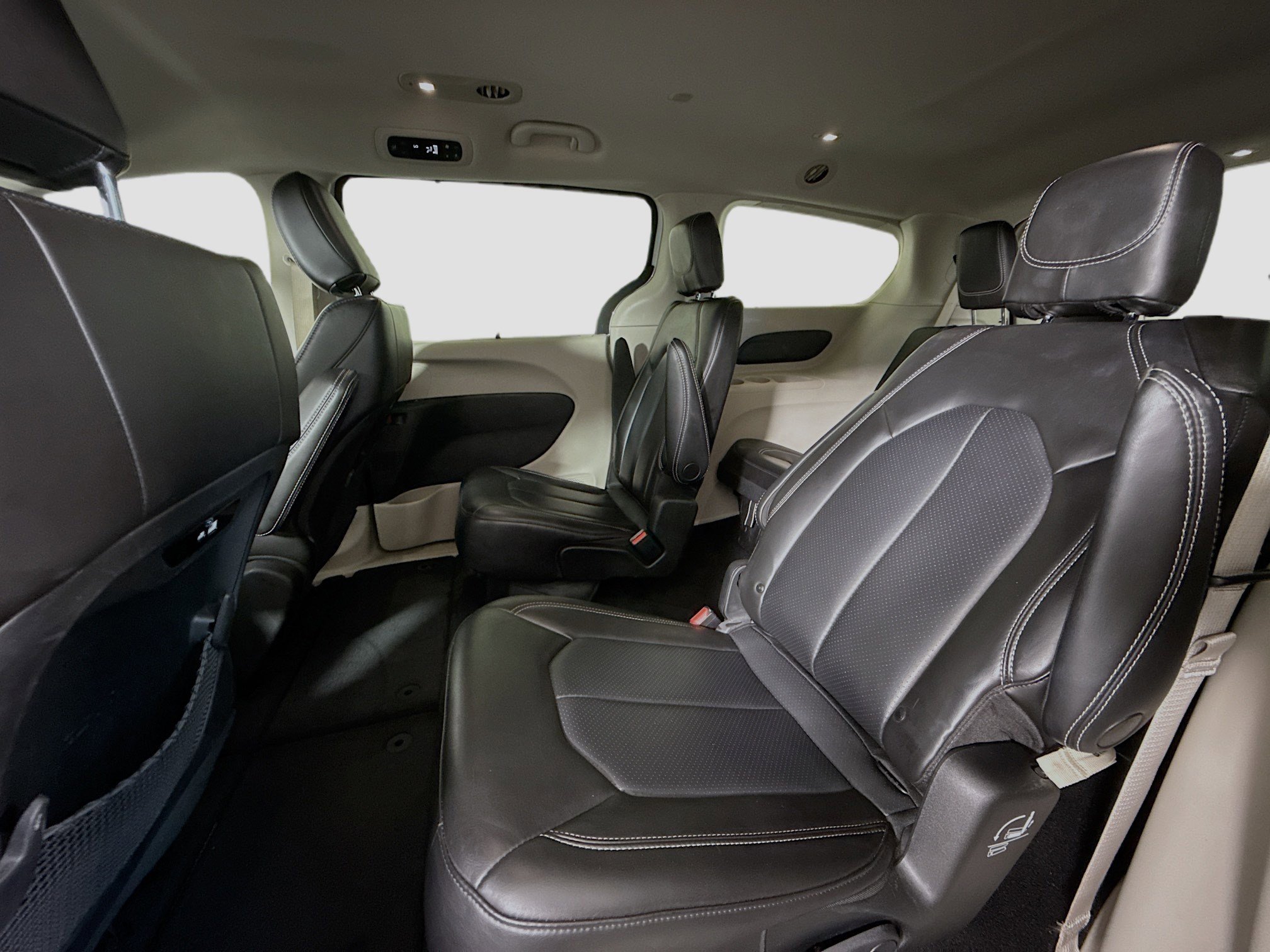 Used 2023 Chrysler Pacifica Touring-L image 25