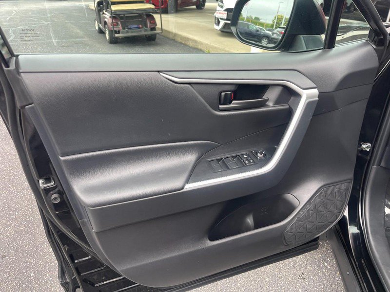 Used 2024 Toyota RAV4 LE AWD/4WD image 15