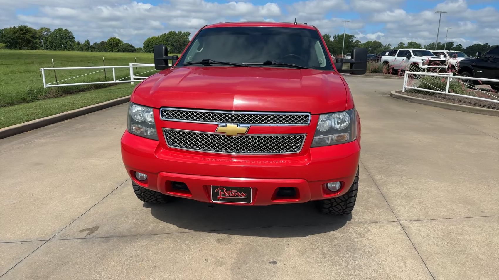 Used 2011 Chevrolet Suburban 2500 LT w/ Luxury Package AWD/4WD image 3