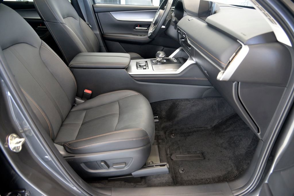 Certified 2024 MAZDA CX-90 Plug-In Hybrid w/ Premium Pkg image 31