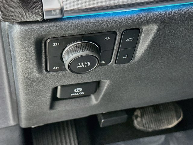 New 2026 Ford Expedition Platinum w/ Stealth Appearance Package AWD/4WD image 10