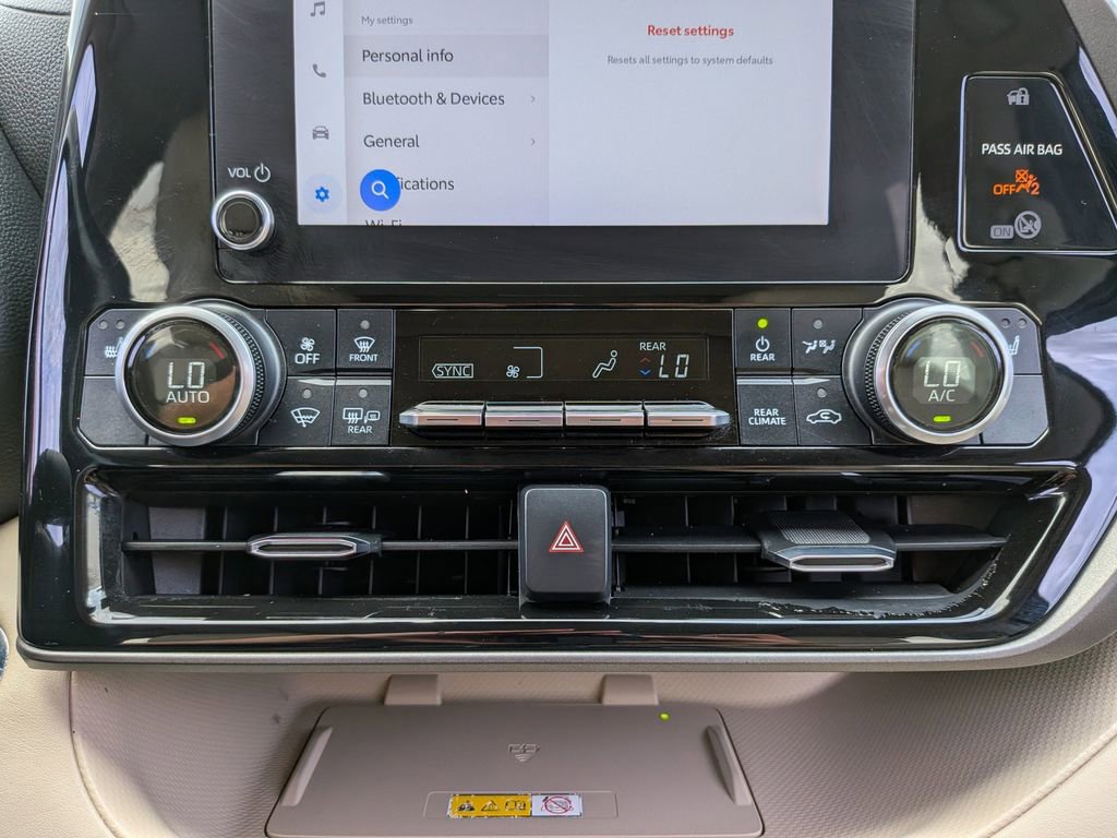 Used 2023 Toyota Highlander XLE image 23