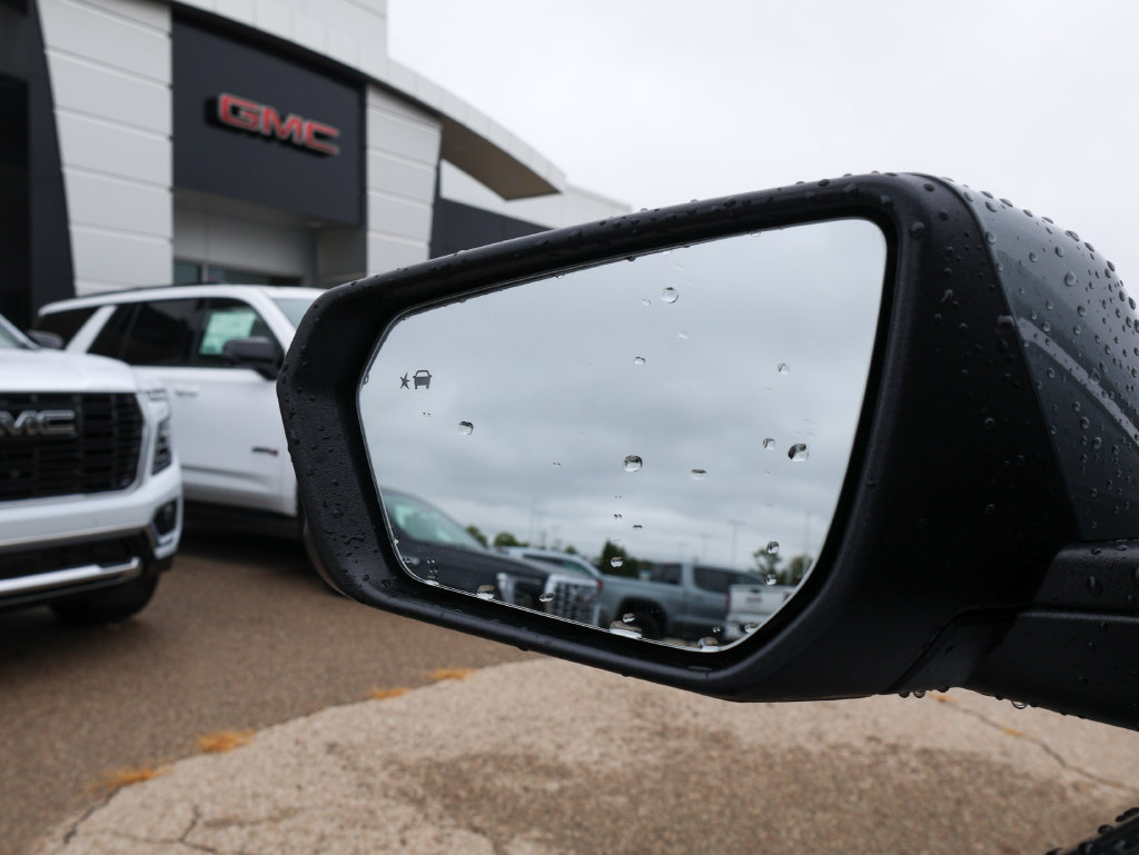 Used 2023 GMC Terrain SLE w/ Driver Convenience Package FWD image 22