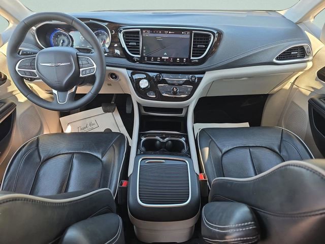 Used 2024 Chrysler Pacifica Limited image 25