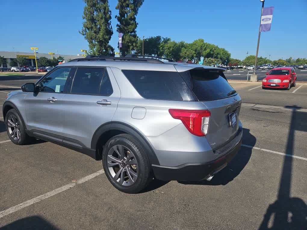 Used 2023 Ford Explorer XLT w/ Equipment Group 202A RWD image 5