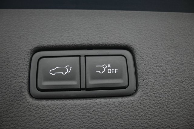 Used 2024 Kia Carnival EX FWD image 12