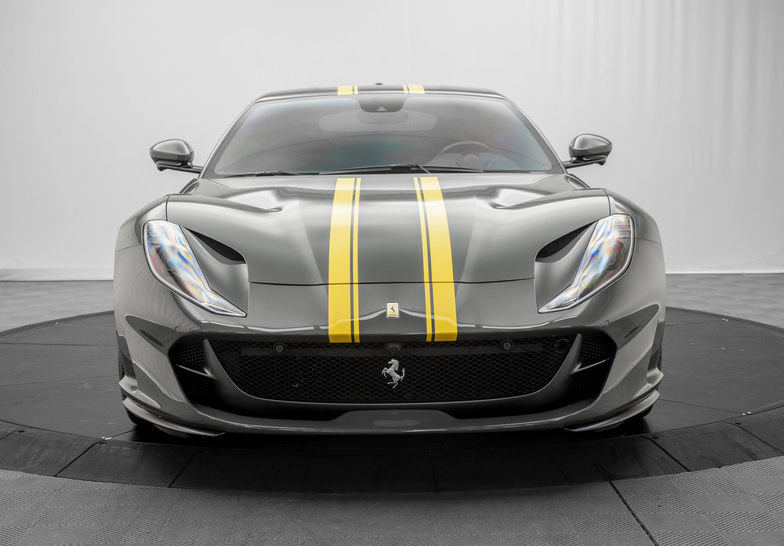 Used 2020 Ferrari 812 Superfast RWD image 2