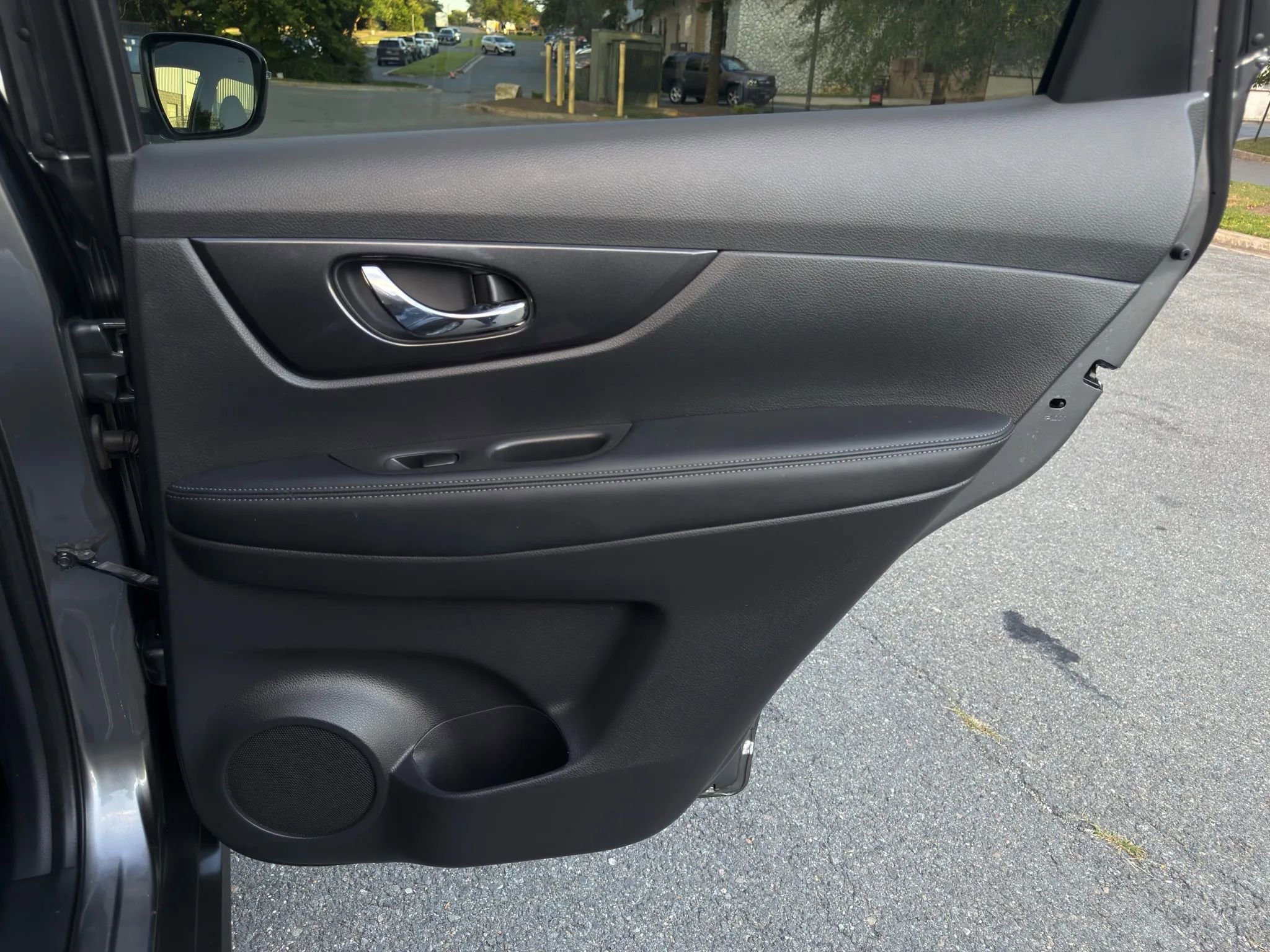 Used 2020 Nissan Rogue SV image 27