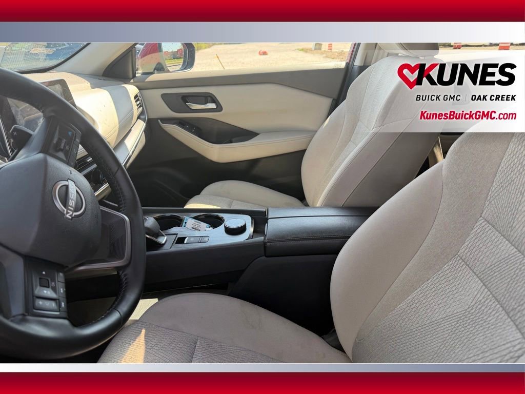 Used 2025 Nissan Rogue SV AWD/4WD image 9
