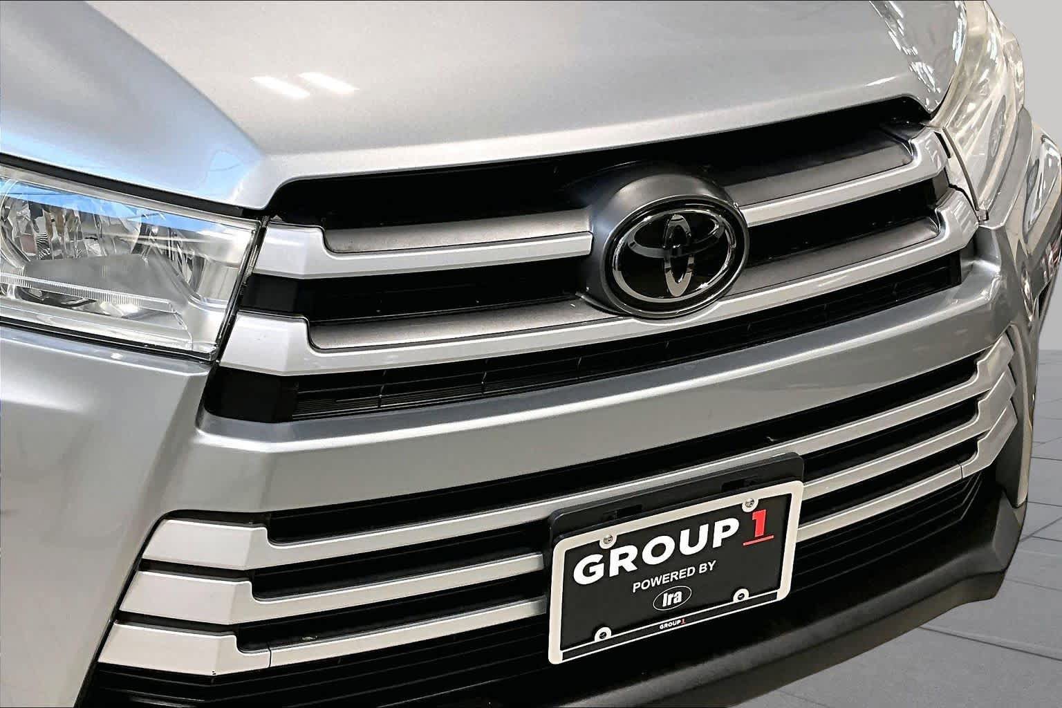 Used 2019 Toyota Highlander LE AWD/4WD image 30