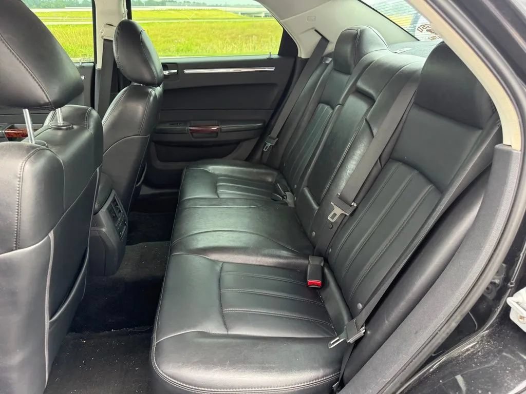 Used 2009 Chrysler 300 C w/ Luxury Group II AWD/4WD image 18