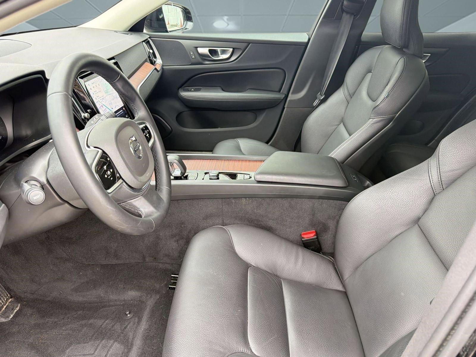 Used 2025 Volvo V60 B5 Cross Country Plus AWD/4WD image 5