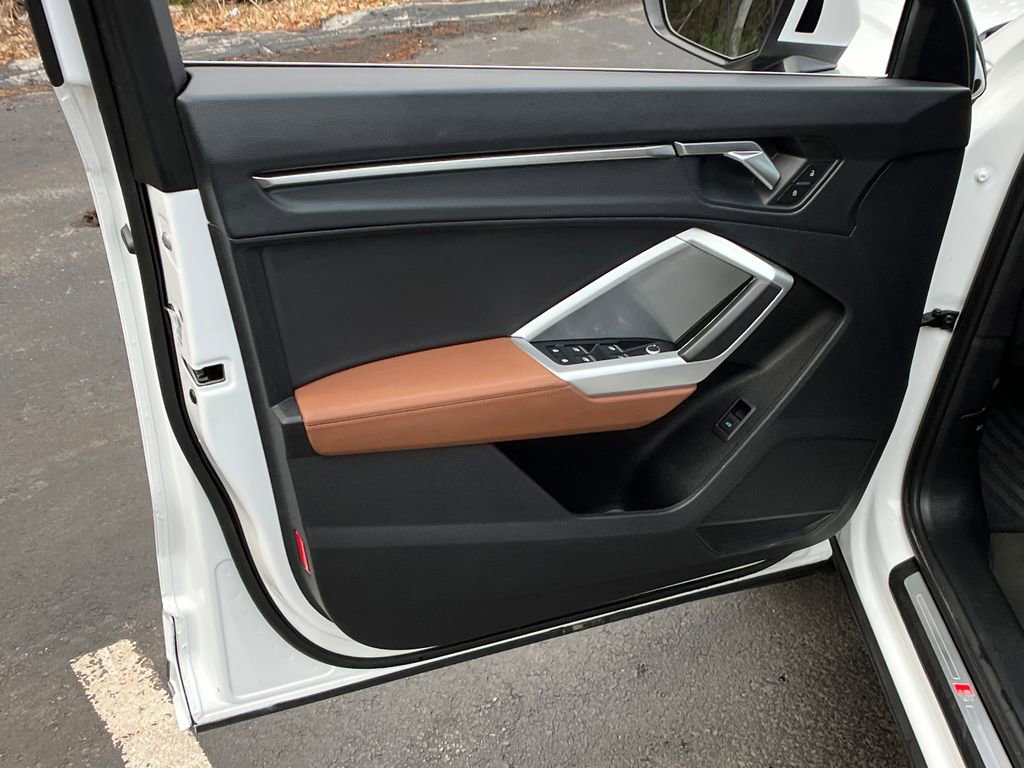 Used 2025 Audi Q3 2.0T Premium image 11