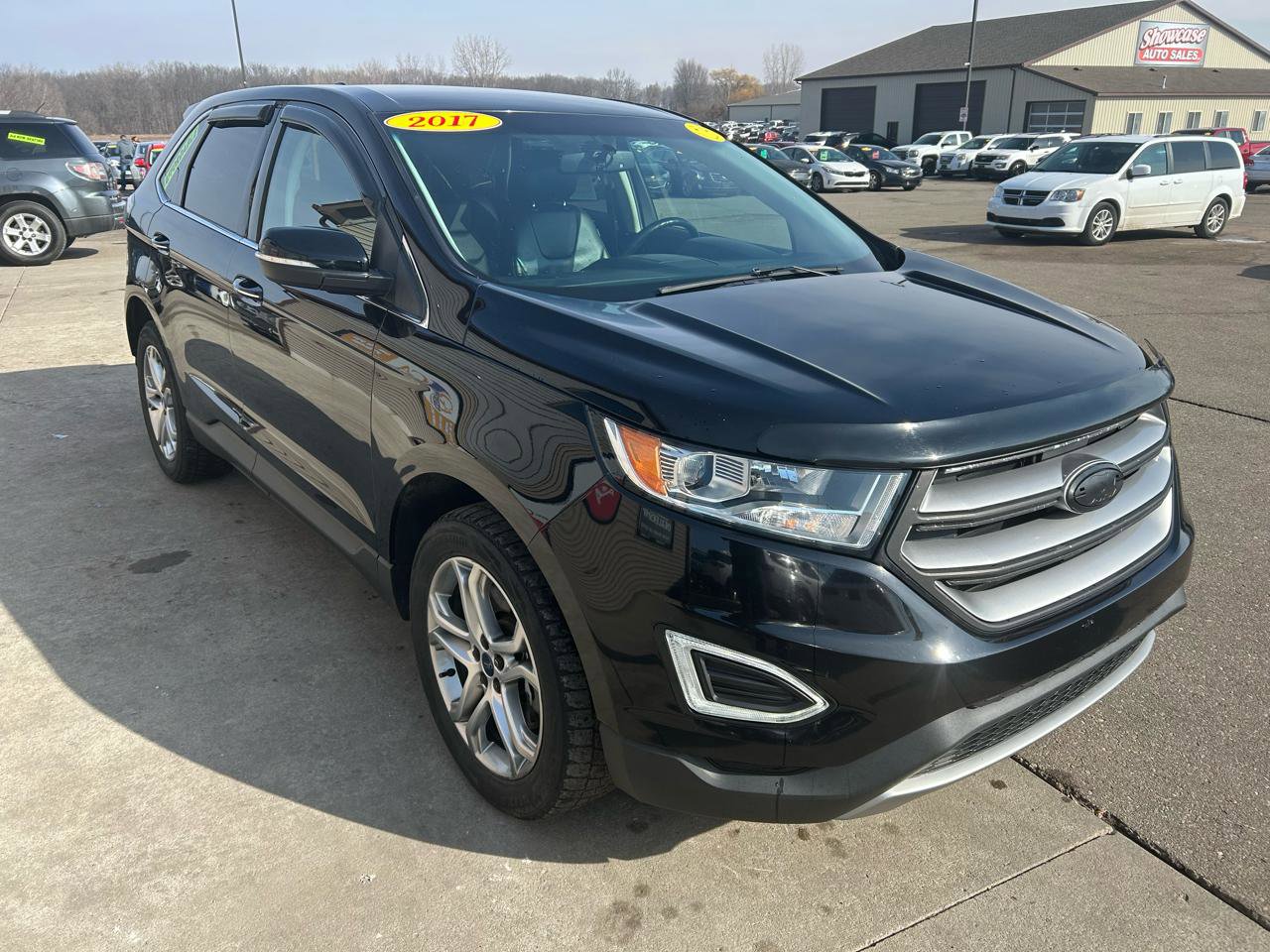 Used 2017 Ford Edge Titanium image 3