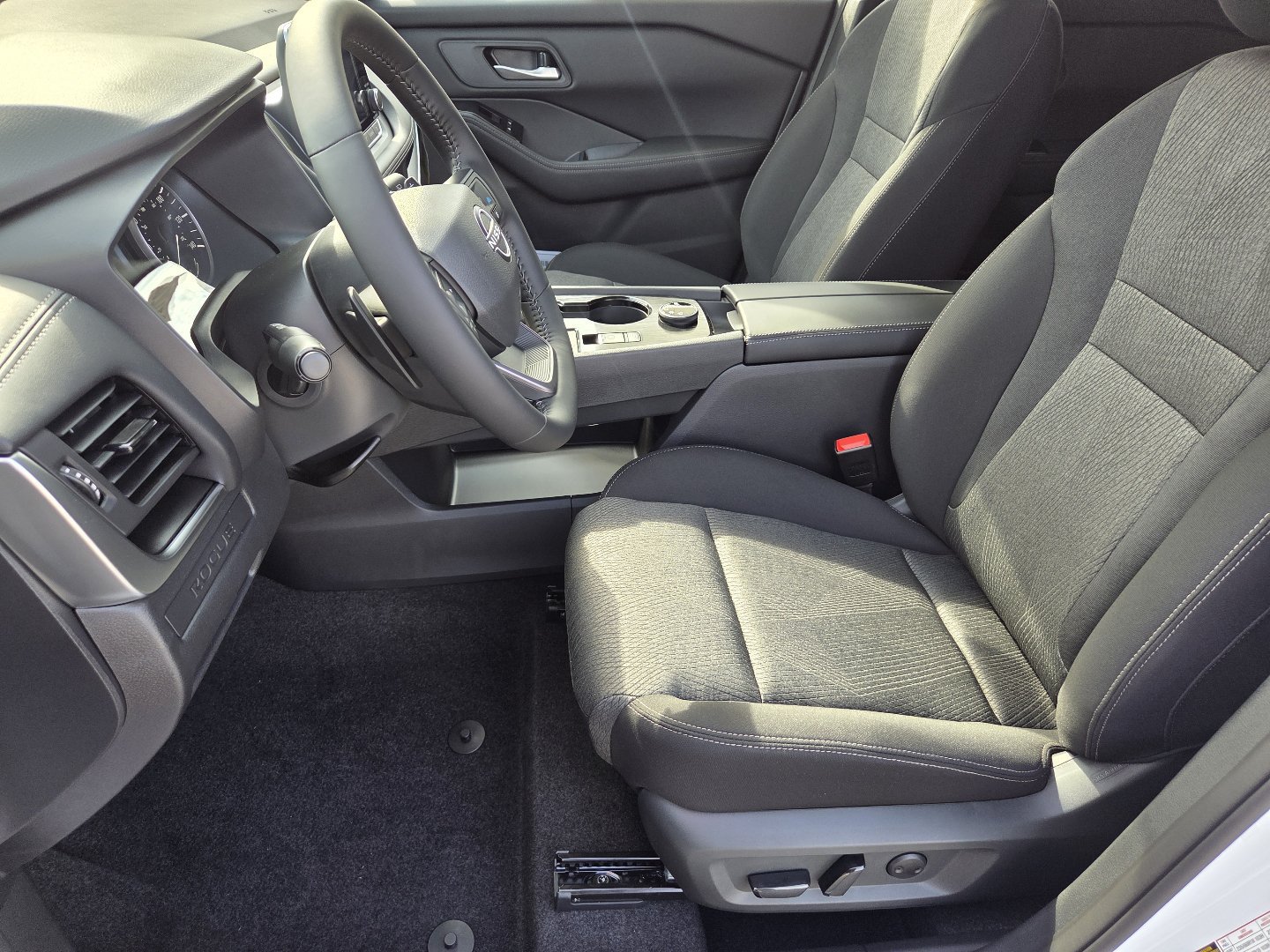 New 2027 Nissan Rogue SV AWD/4WD image 24