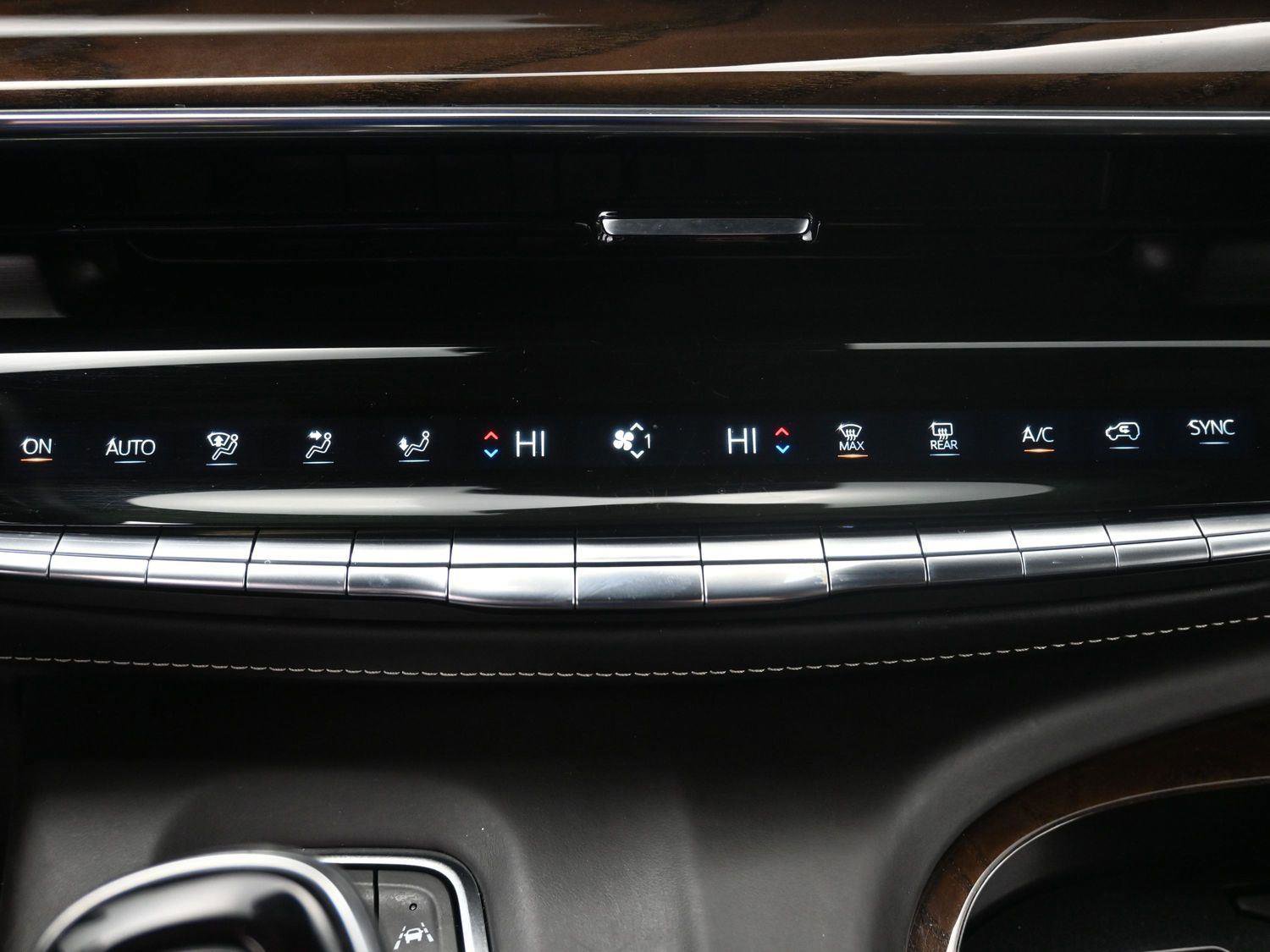 Used 2023 Cadillac Escalade Sport Platinum w/ LPO, ONYX Package image 34