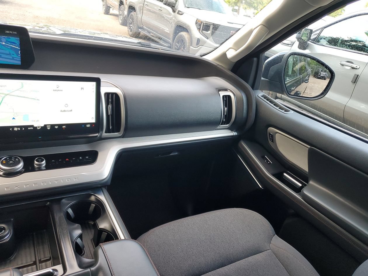 Used 2025 Ford Expedition Max Active RWD image 16