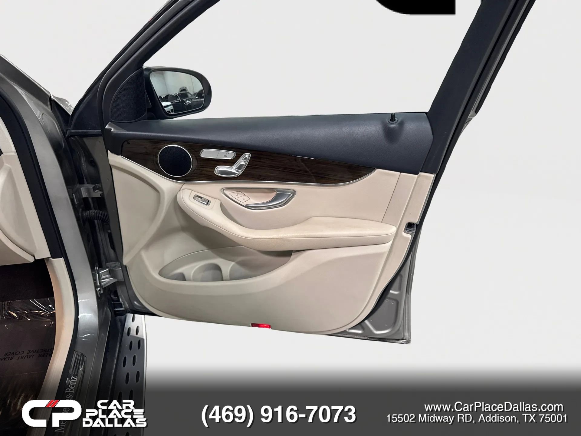 Used 2021 Mercedes-Benz GLC 300 w/ Premium Package image 28