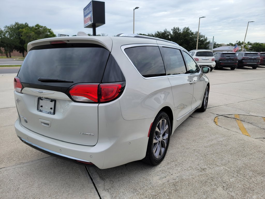 Used 2020 Chrysler Pacifica Limited FWD image 5