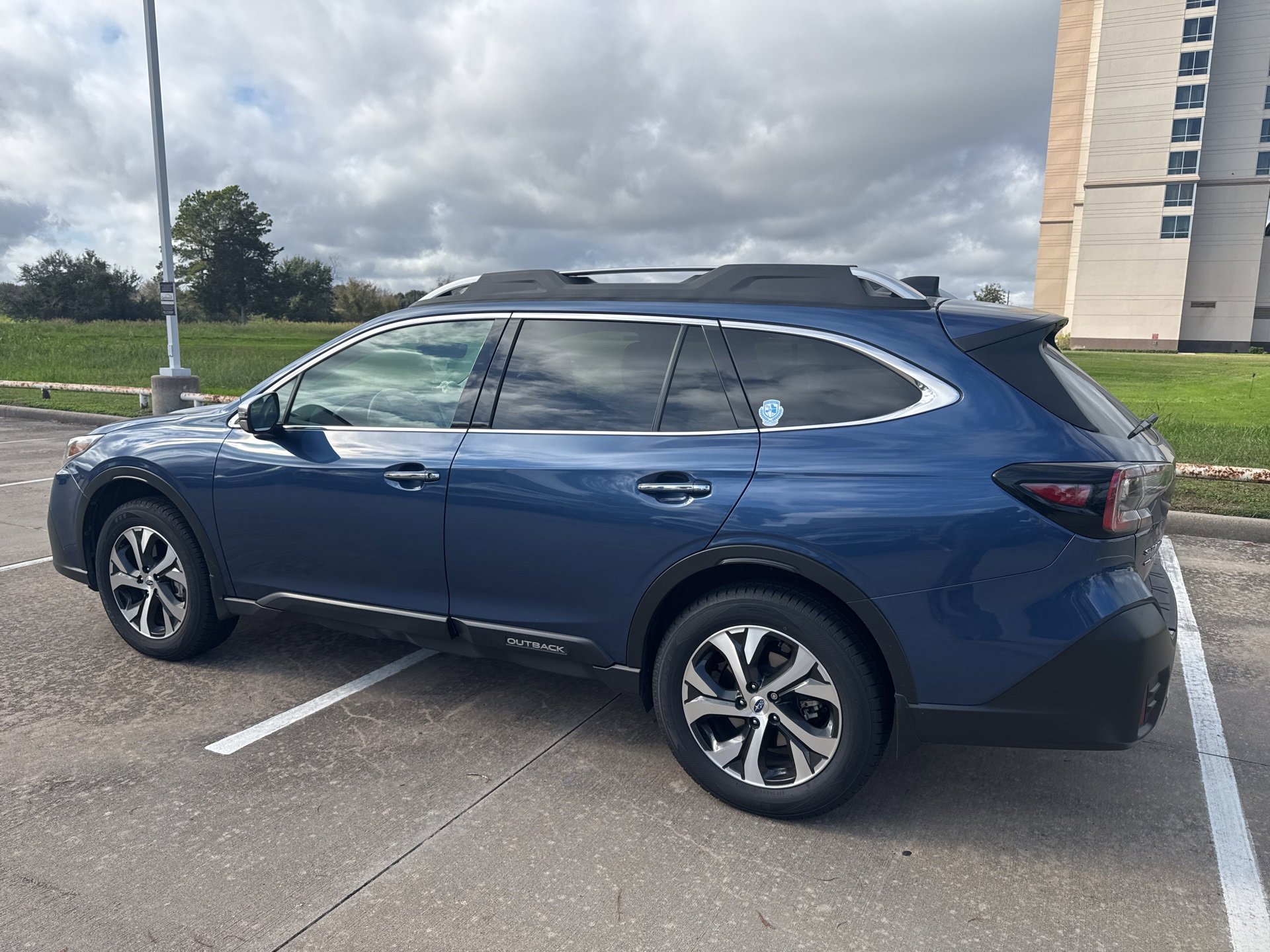 Used 2020 Subaru Outback Touring w/ Popular Package #2 image 3