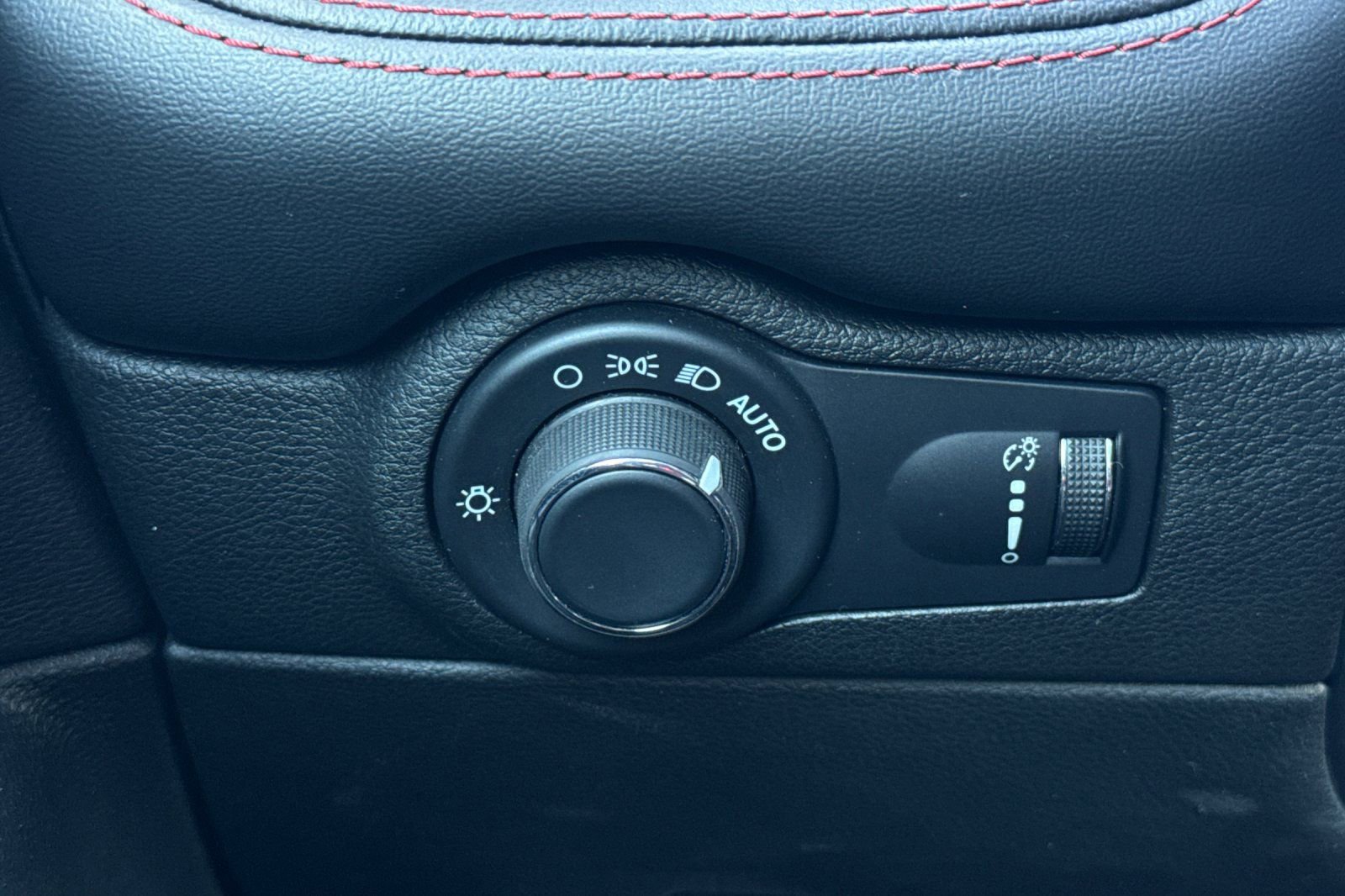 Used 2024 Dodge Durango GT image 33