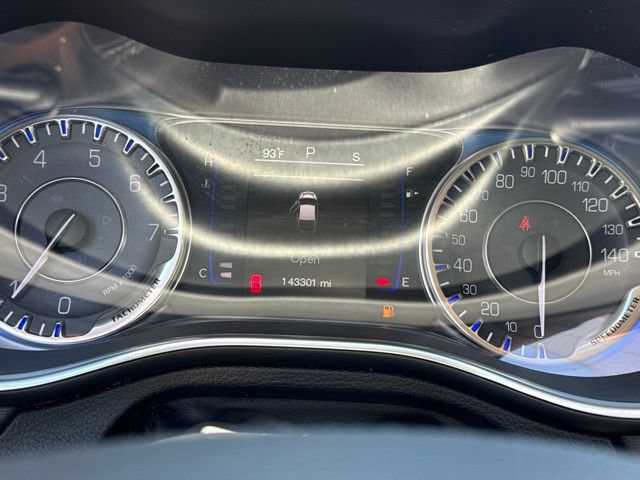 Used 2015 Chrysler 200 Limited FWD image 17
