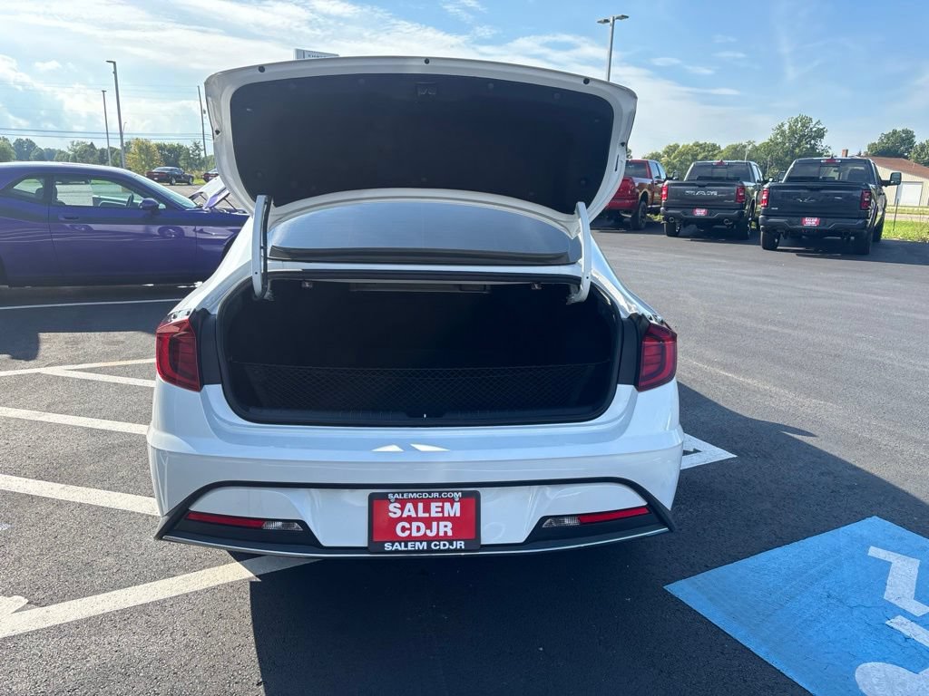 Used 2021 Hyundai Sonata SE w/ Preferred Accessory Package FWD image 9