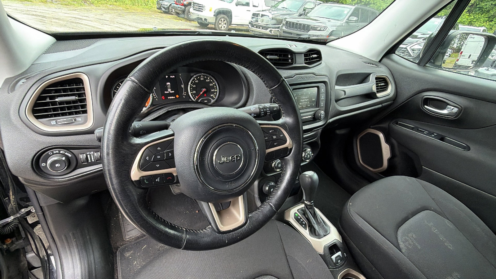 Used 2017 Jeep Renegade Latitude AWD/4WD image 24