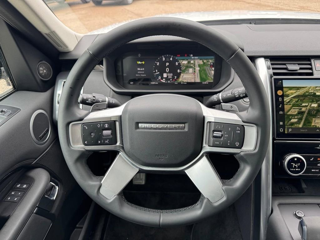 Used 2024 Land Rover Discovery S AWD/4WD image 14