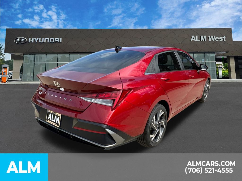 Used 2025 Hyundai Elantra SEL FWD image 5