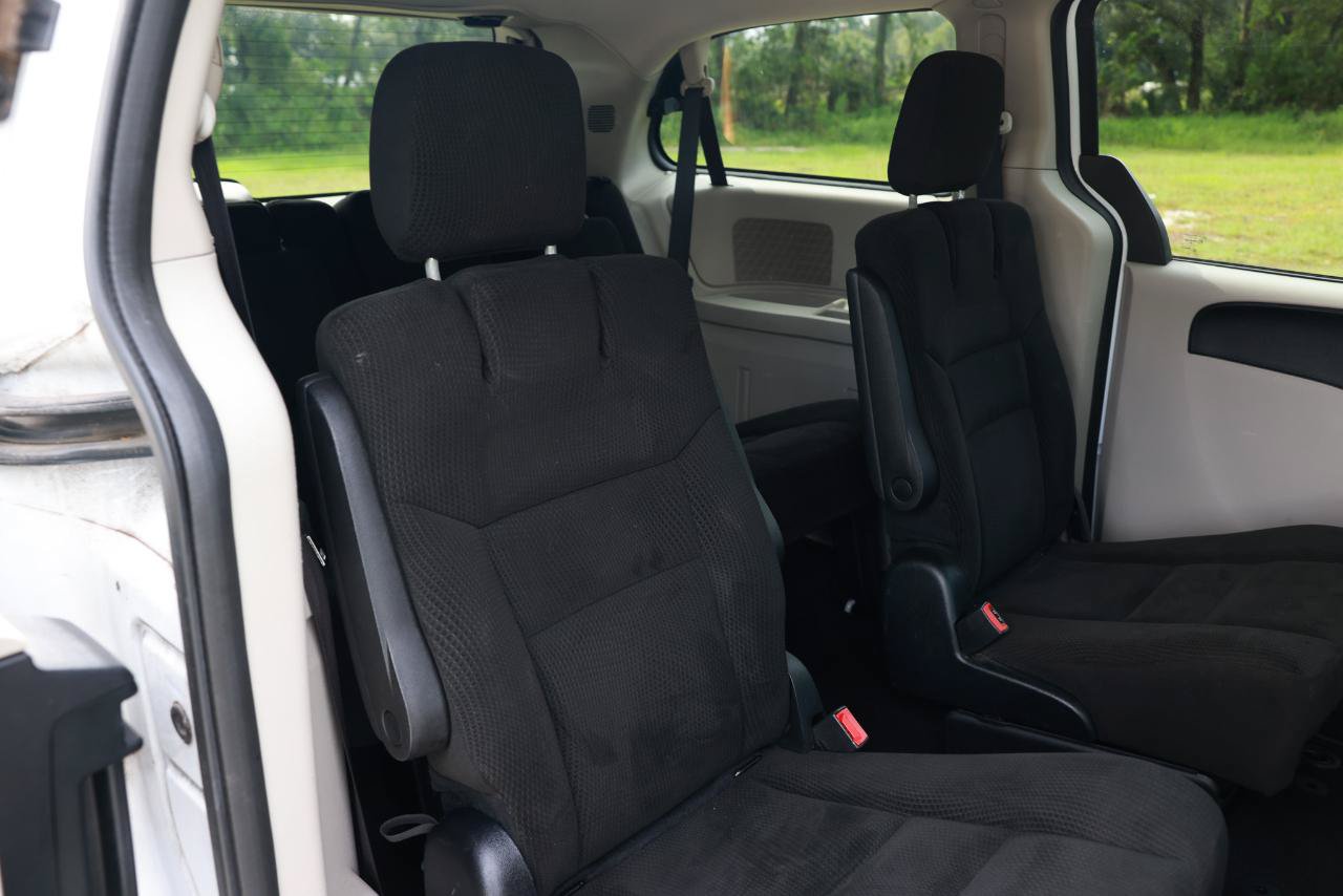 Used 2016 Dodge Grand Caravan SXT w/ Rear Park Assist Package FWD image 14