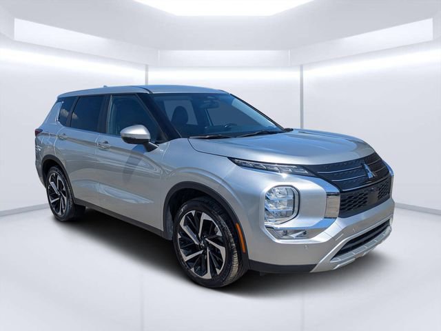 Used 2024 Mitsubishi Outlander SE image 1