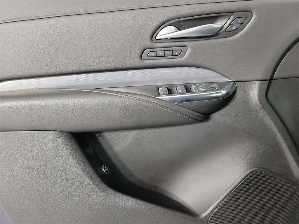 Certified 2025 Cadillac XT4 Premium Luxury image 18