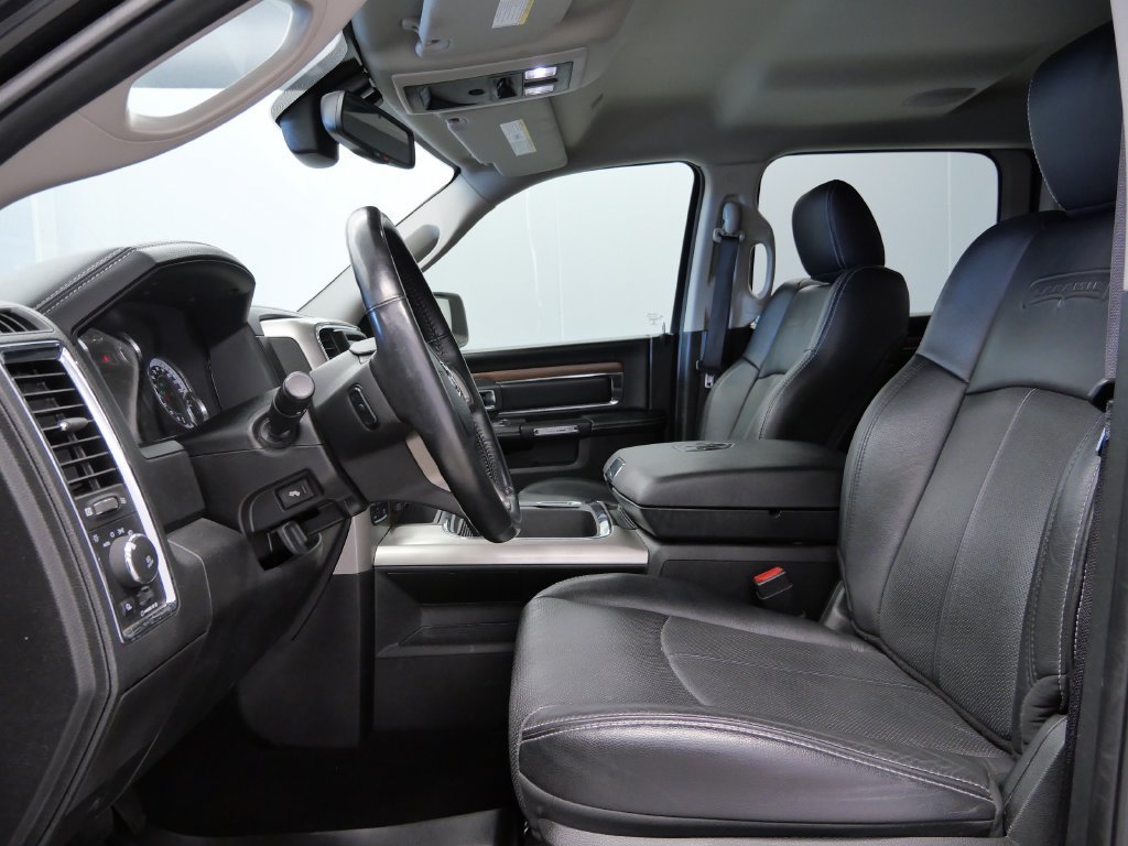 Used 2018 RAM 1500 Laramie w/ Convenience Group AWD/4WD image 10