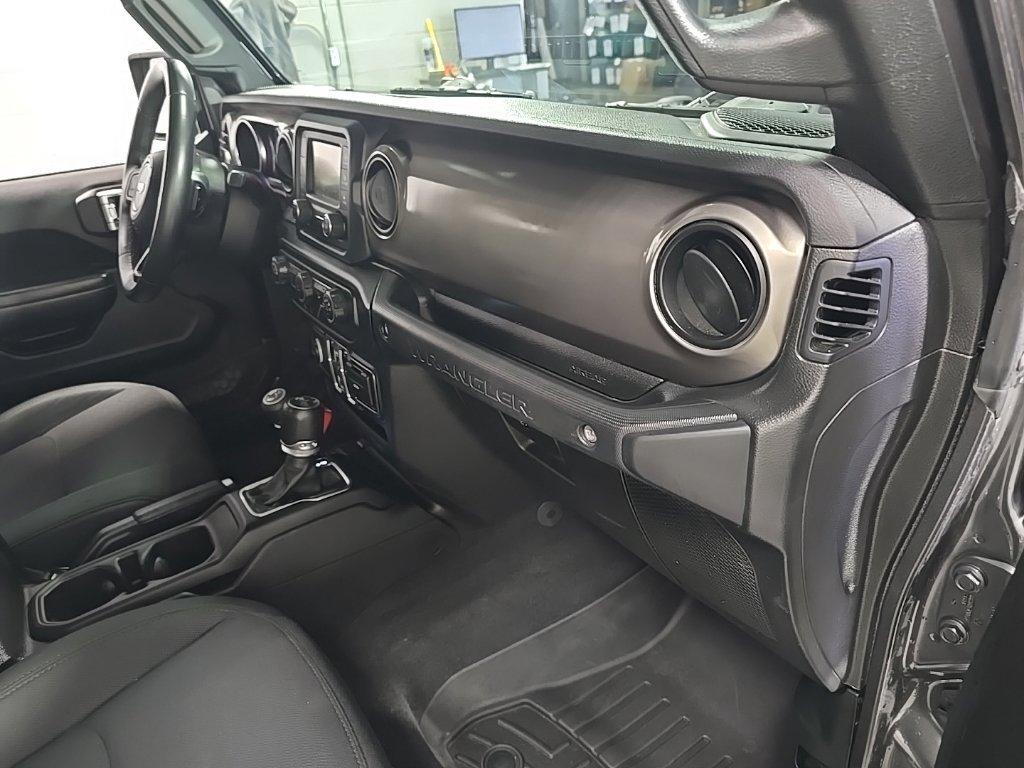 Used 2018 Jeep Wrangler Unlimited Sport S AWD/4WD image 30