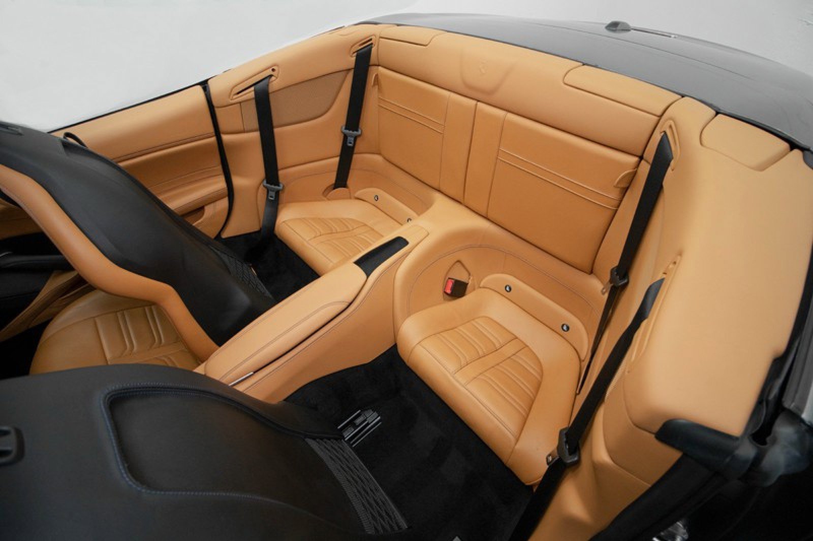 Used 2016 Ferrari California T RWD image 41