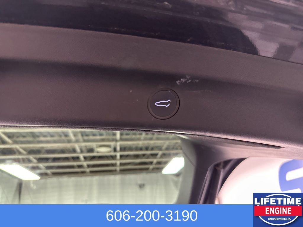 Used 2022 Tesla Model Y Long Range image 17