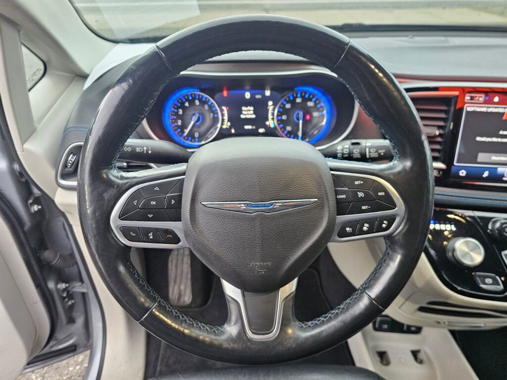 Used 2021 Chrysler Pacifica Touring-L image 27