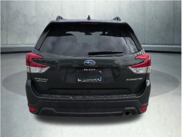 Used 2023 Subaru Forester Premium image 5