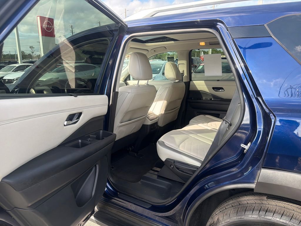 Used 2022 Nissan Pathfinder Platinum w/ Cargo Package image 20