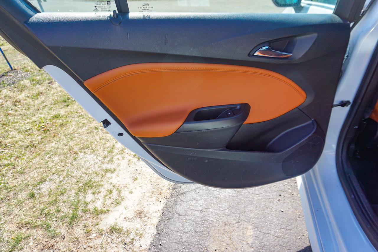 Used 2017 Chevrolet Cruze Premier FWD image 30