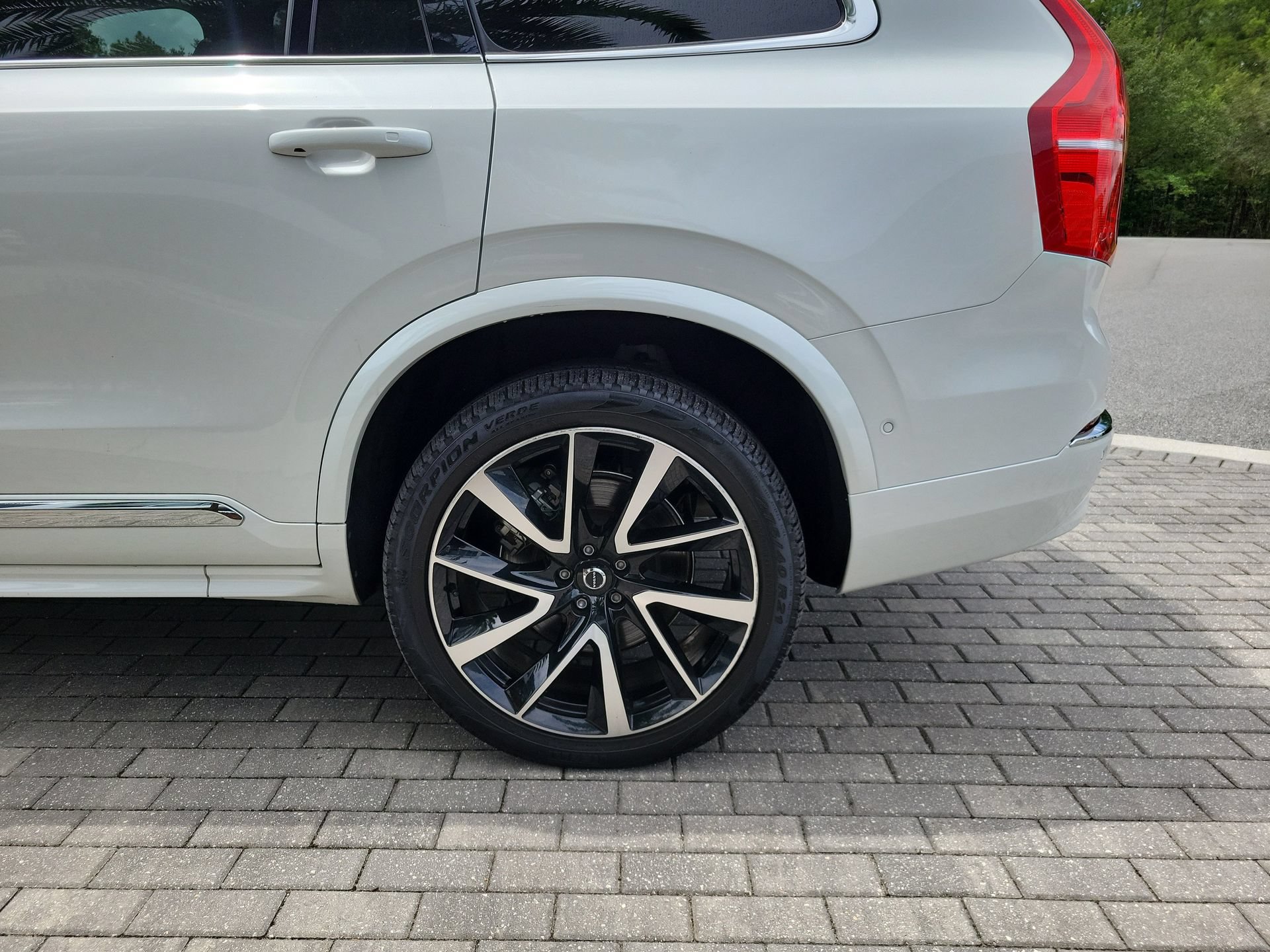 Used 2024 Volvo XC90 B6 Plus AWD/4WD image 8