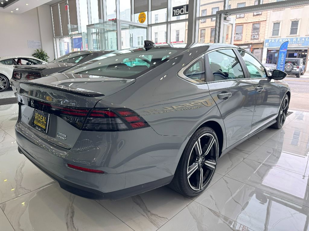 Used 2025 Honda Accord Sport image 4