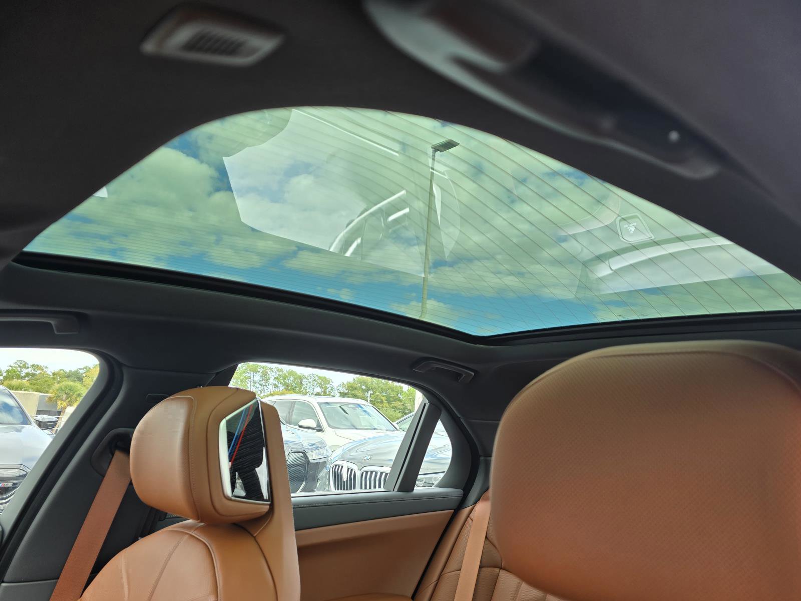 New 2026 BMW 750e xDrive image 19