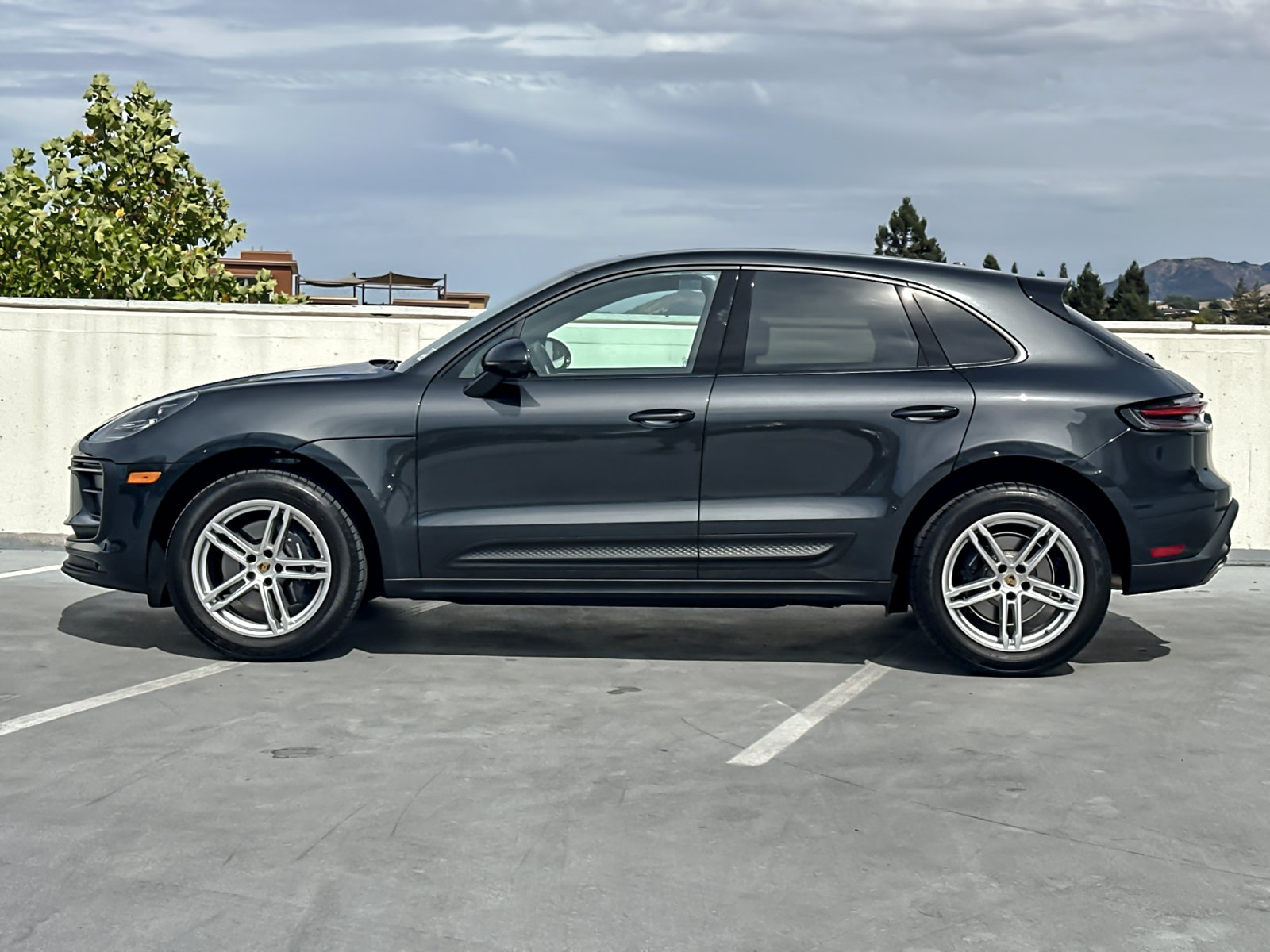Certified 2026 Porsche Macan AWD/4WD image 3