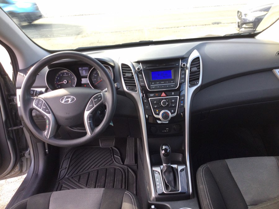 Used 2017 Hyundai Elantra GT image 15