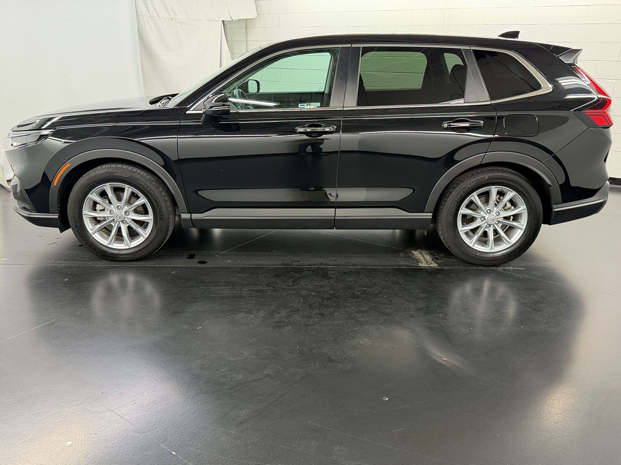 Used 2025 Honda CR-V EX image 2
