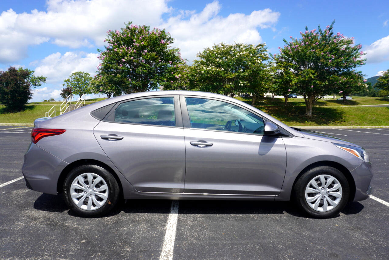 Used 2022 Hyundai Accent SE image 8