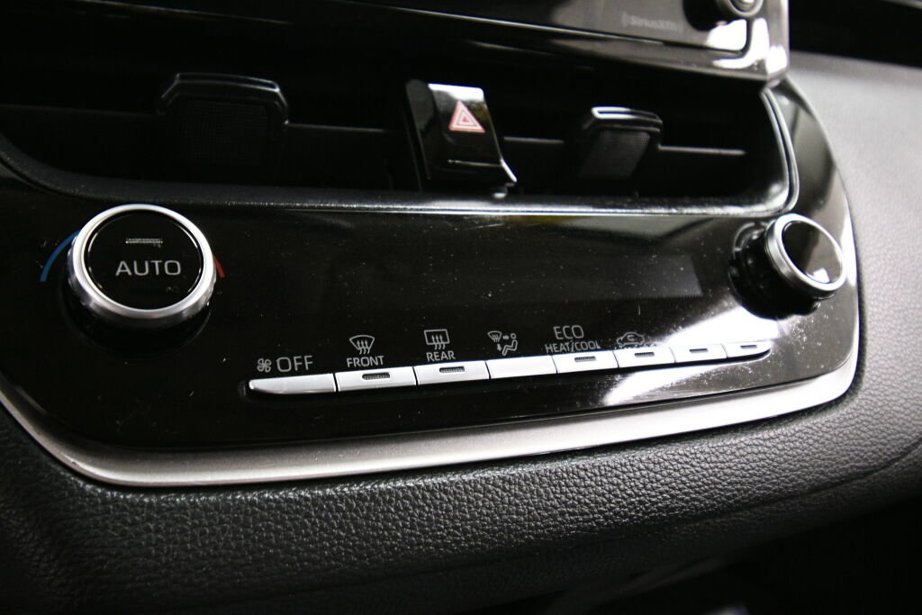 Used 2022 Toyota Corolla LE image 24