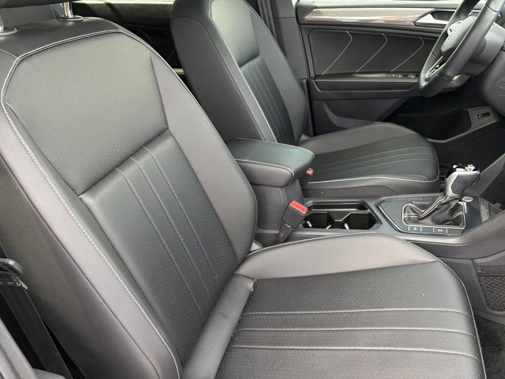 Certified 2024 Volkswagen Tiguan SE R-Line w/ MDO Package, Three-Row FWD image 29